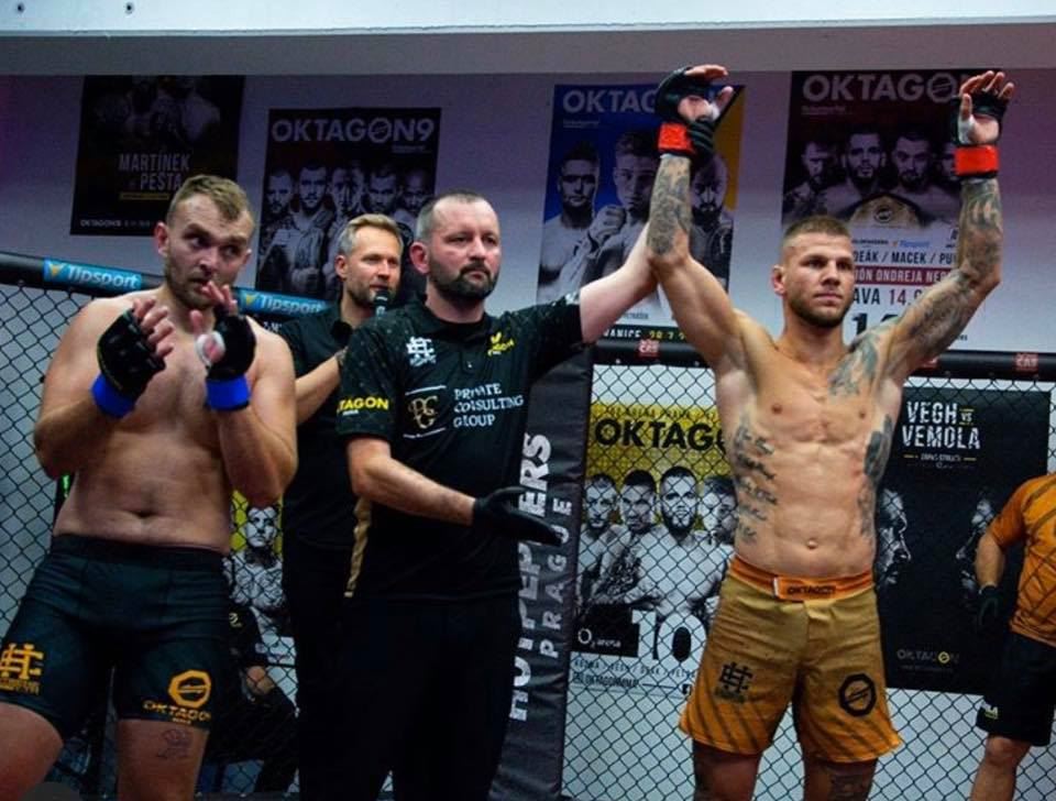 Foto: OKTAGON MMA, Matouš Mighty rooster Kohout