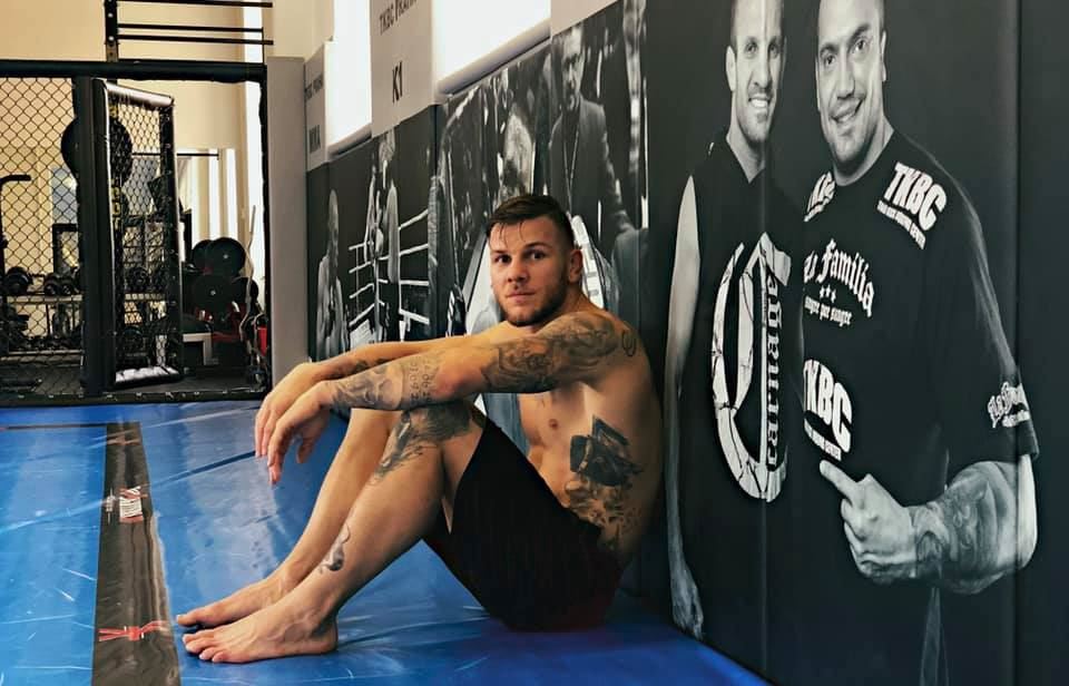 Foto: OKTAGON MMA, Matouš Mighty rooster Kohout