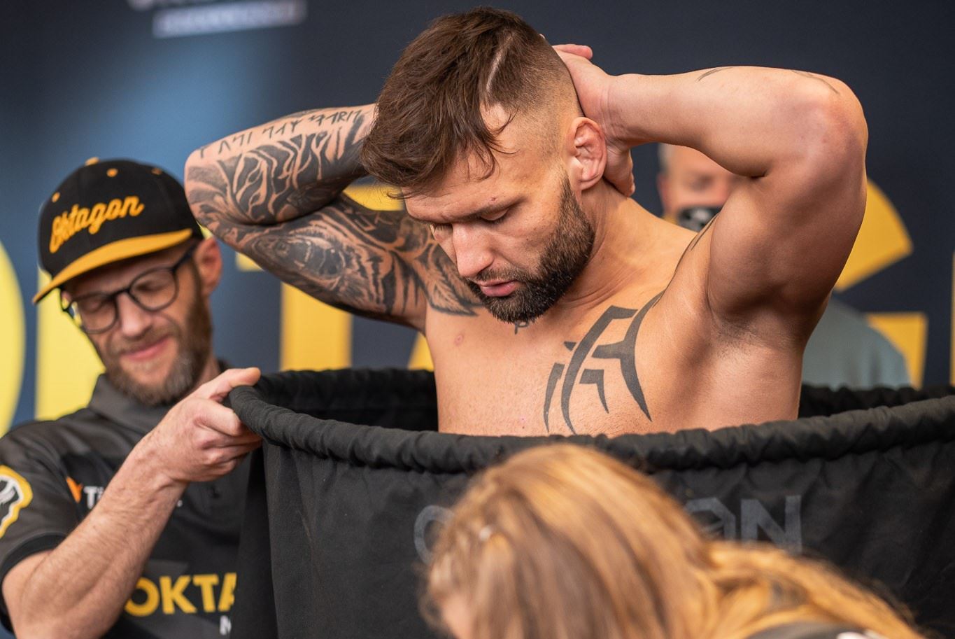 Michal Kotalík na váze.