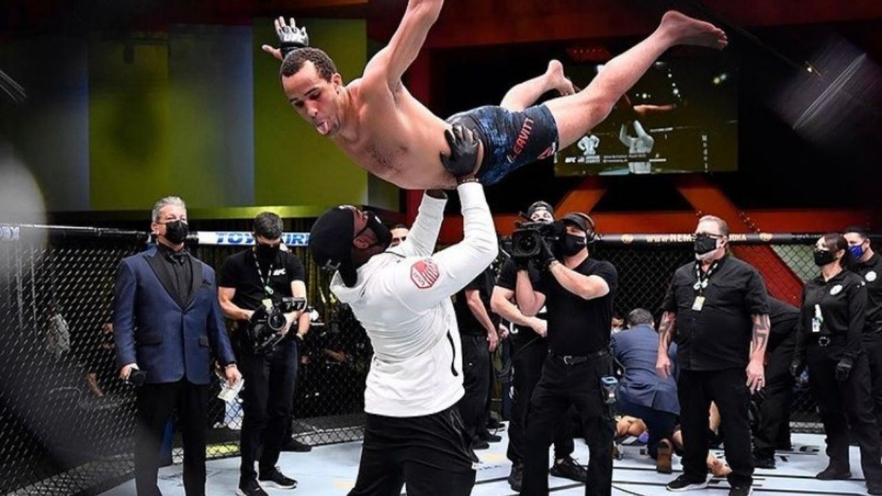 Skvostná premiéra v UFC. Američan uštědřil drsné KO zápasníkovi, ke kterému vzhlížel