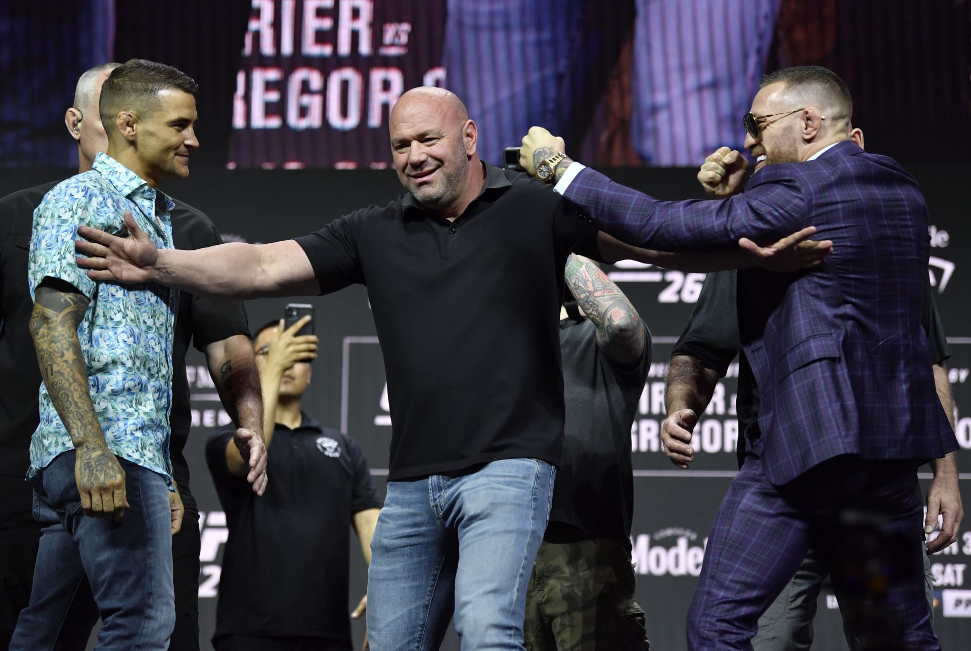 Conor McGregor (vpravo) a Dana White mají k sobě blízko. 