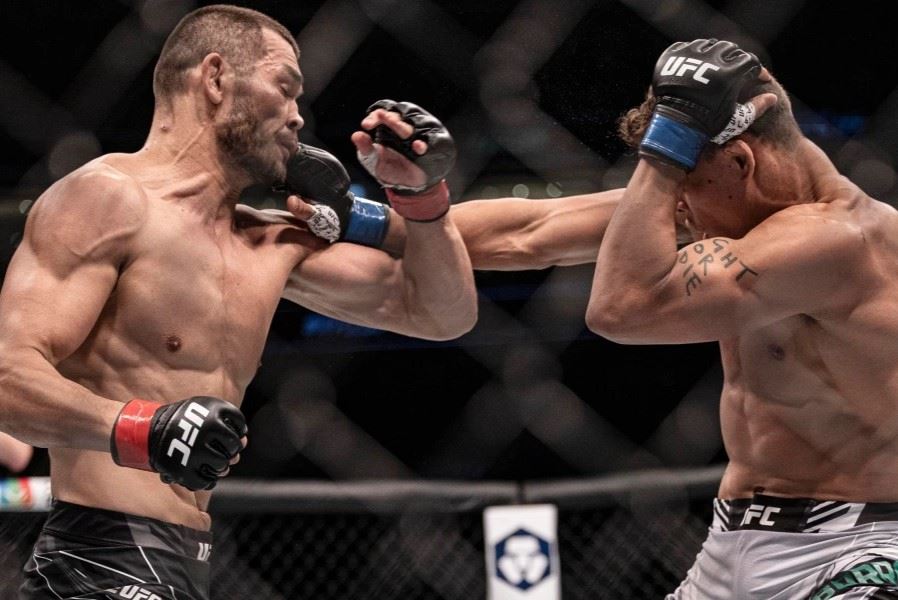 V UFC už má druhou smlouvu. Samozřejmě vylepšenou. 