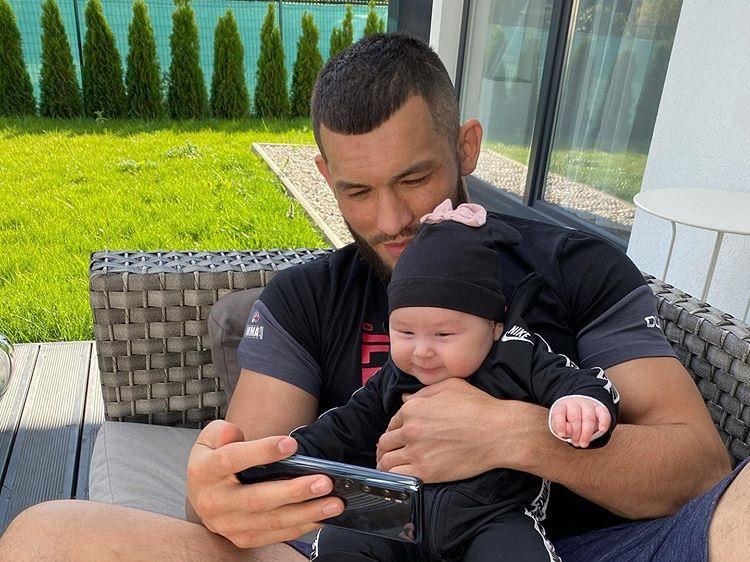 Zrušený zápas připravil Muradova o půl milionu. Tohle neřeší, těší se na dceru