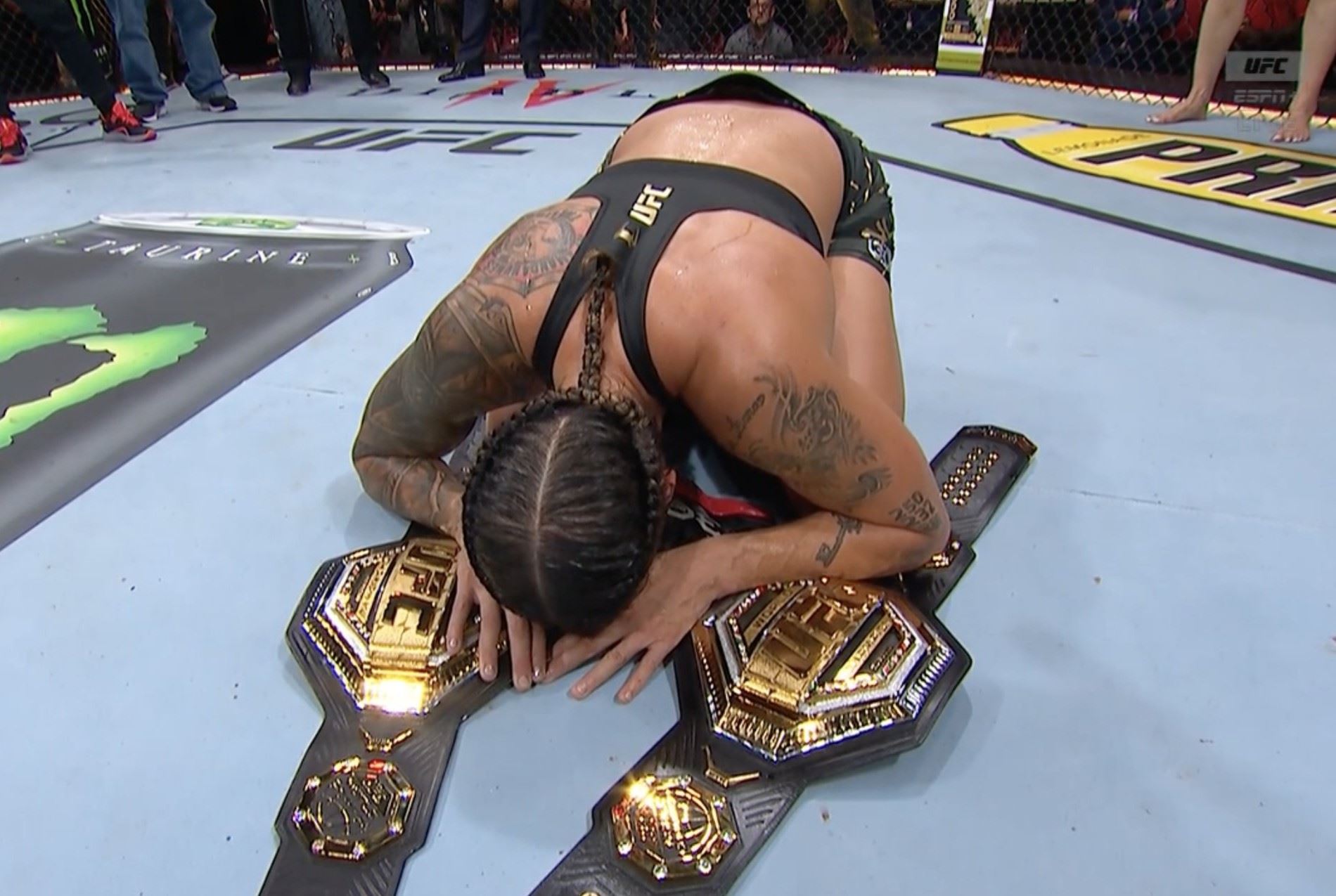 Amanda Nunes.
