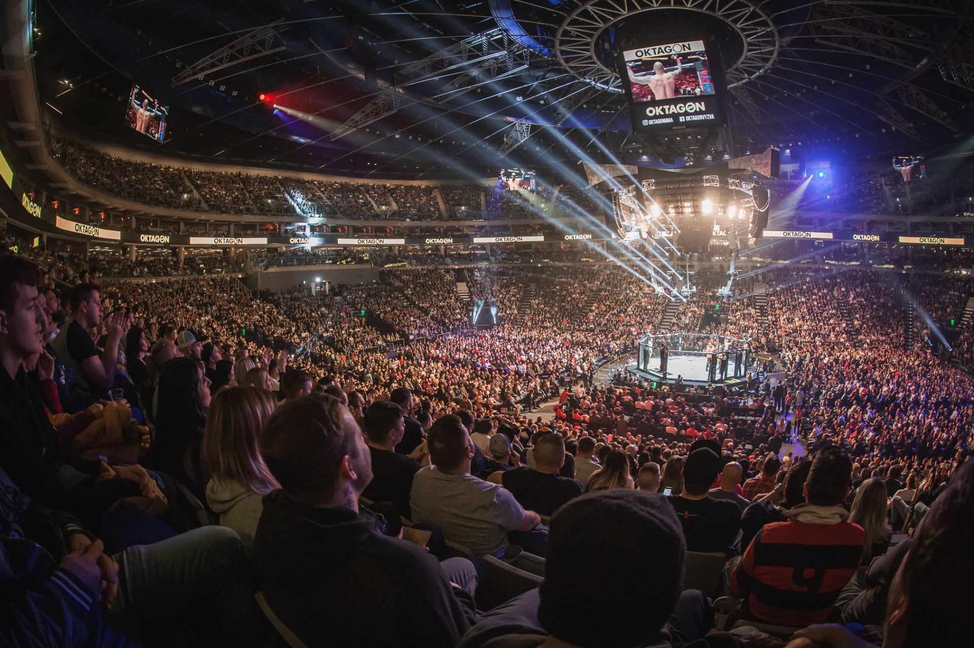 O2 arena se večer opět zaplní.