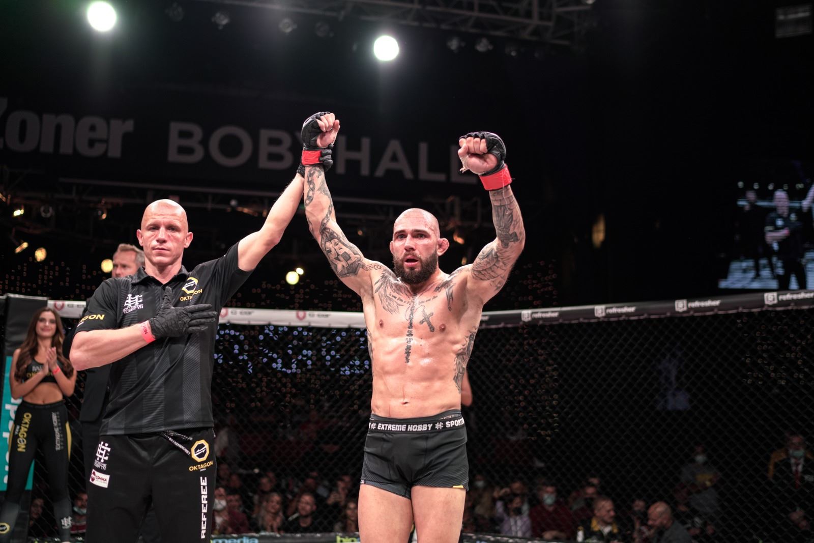 MMA a jeho příběhy. Maturita v kleci a jedna žádost o ruku po infarktové bitvě