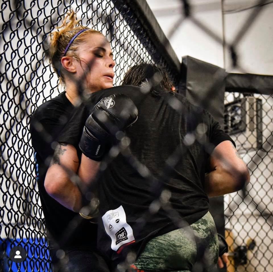 FOTO: facebook Amanda Ribas/ Paige VanZant