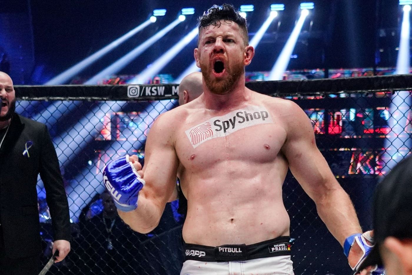 Bývalý brankář Chelsea Ricardo Prasel se dal na MMA. Takto bojuje v KSW.