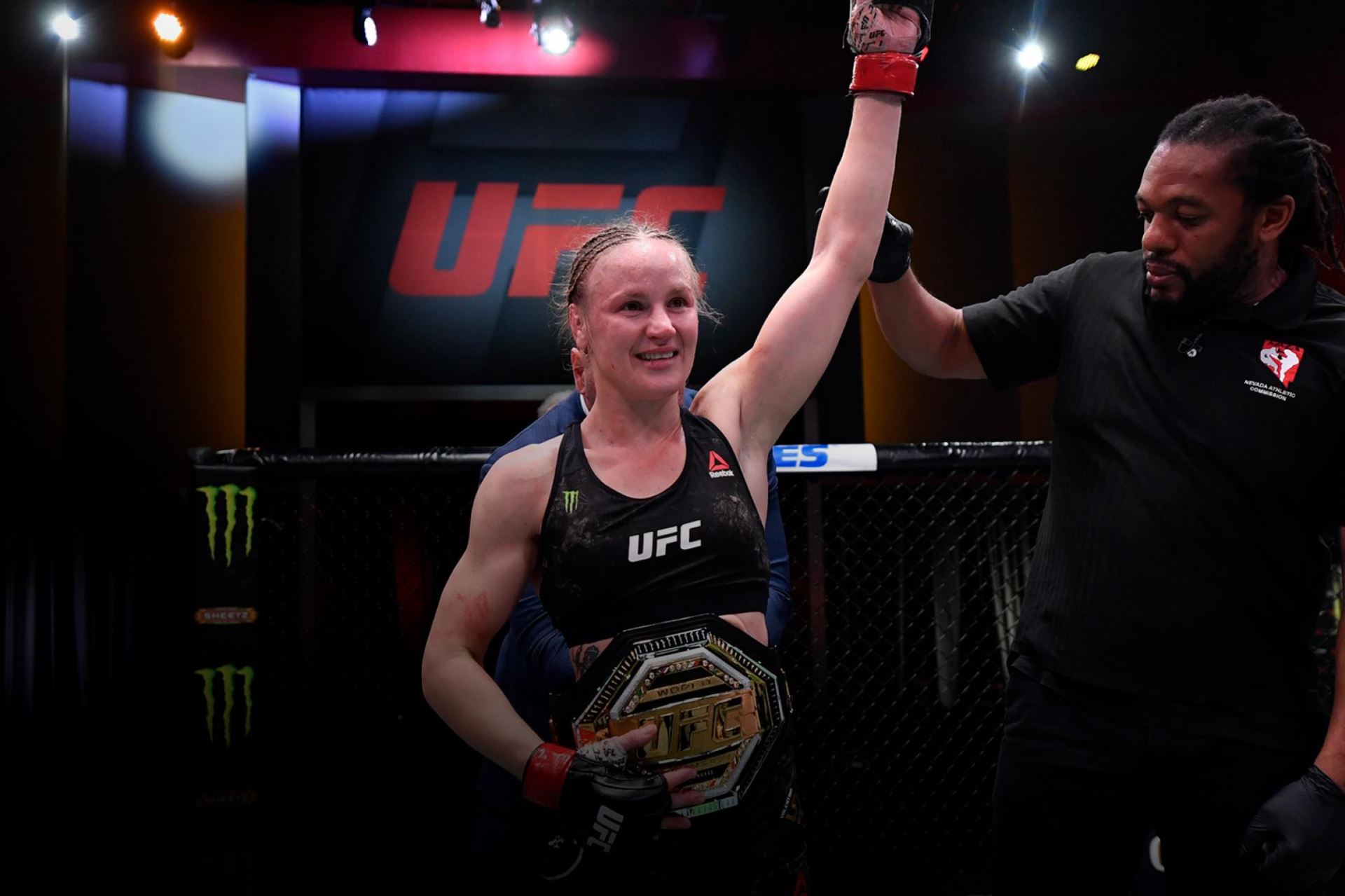 Valentina Shevchenko pás uhájila.