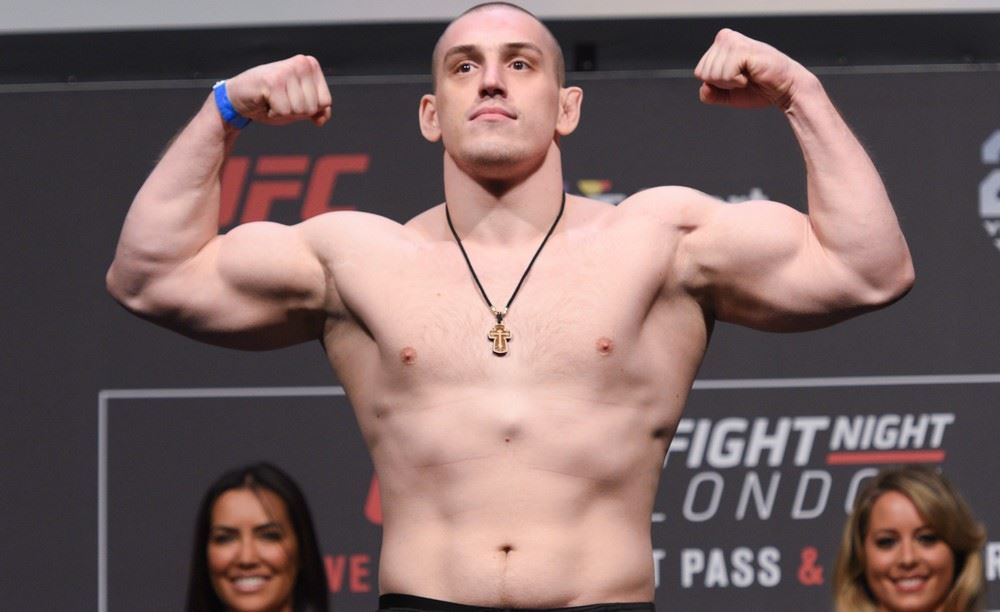 Dmitrij Sosnovskij má problém, v UFC se dlouho neukáže.