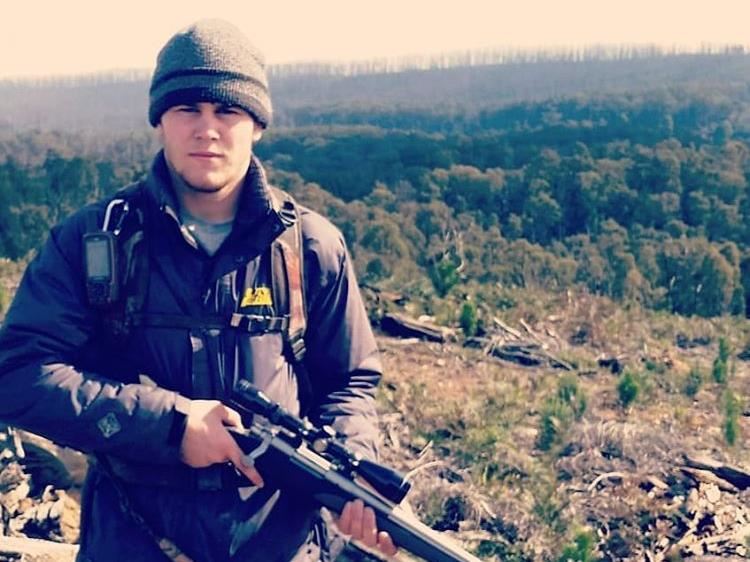 Připravený na válku! Hvězda UFC se kvůli přípravě na zápas dala k armádě