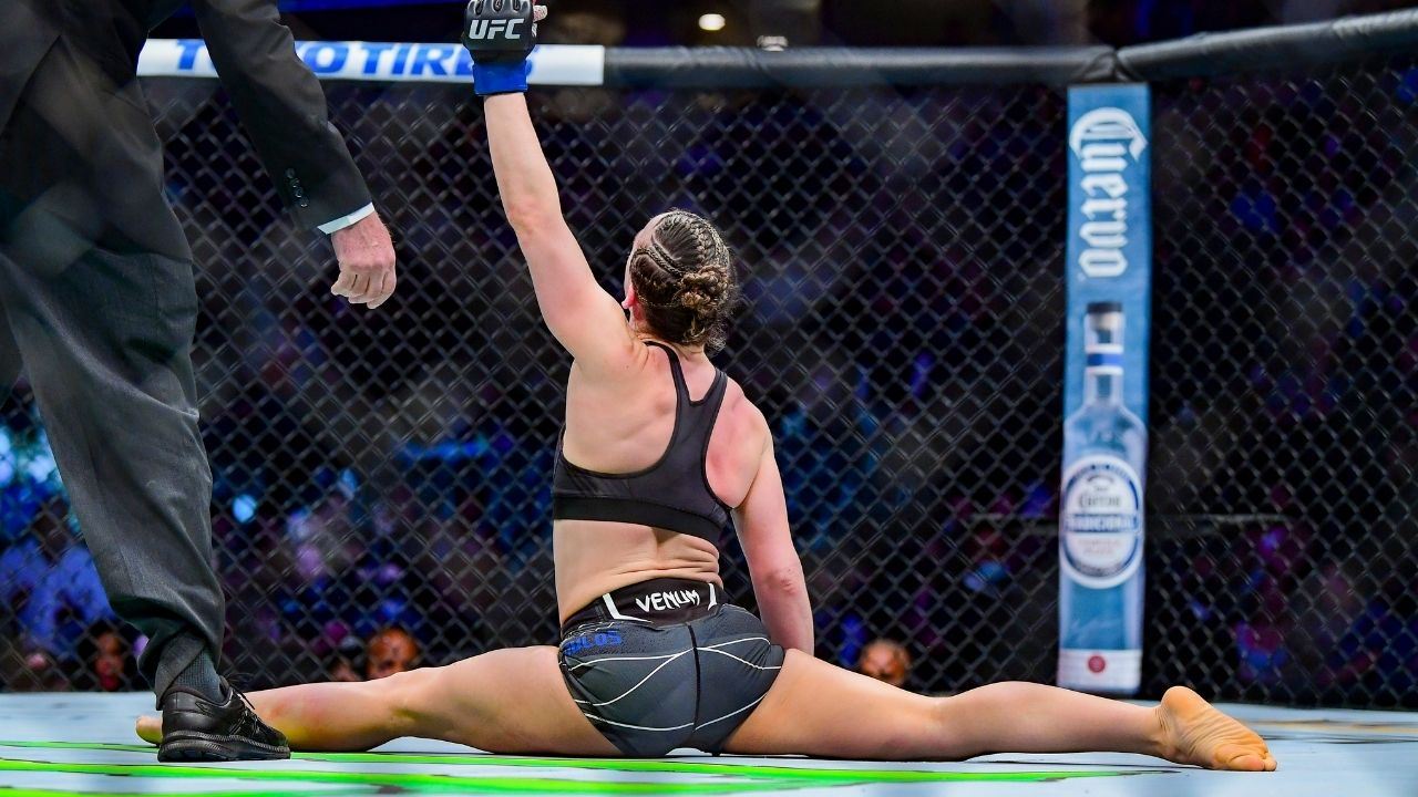 Fighterka Vanessa Demopoulosová po výhře v UFC.