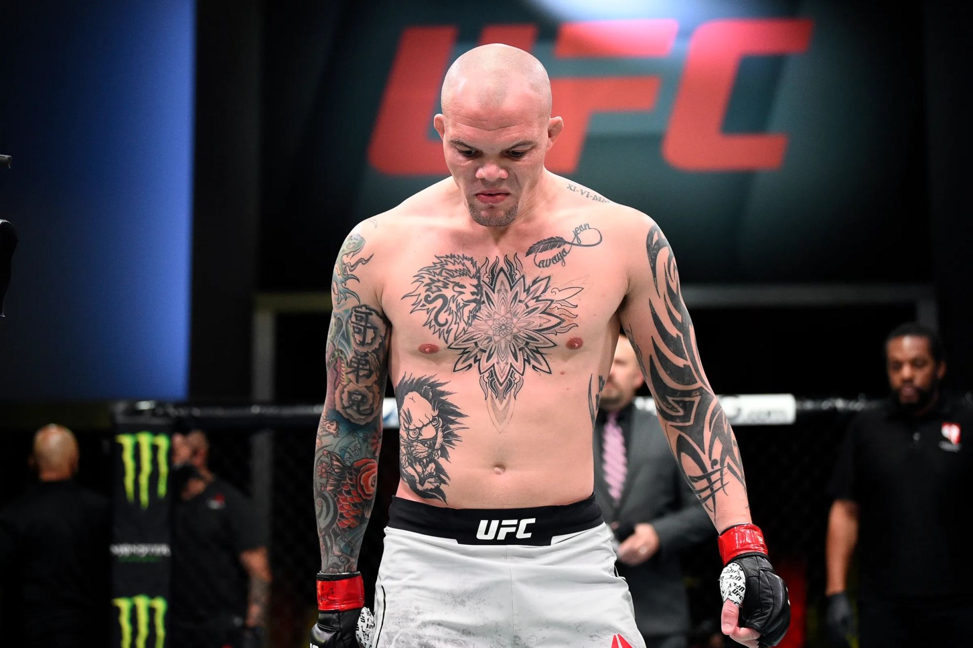 Anthony Smith. 