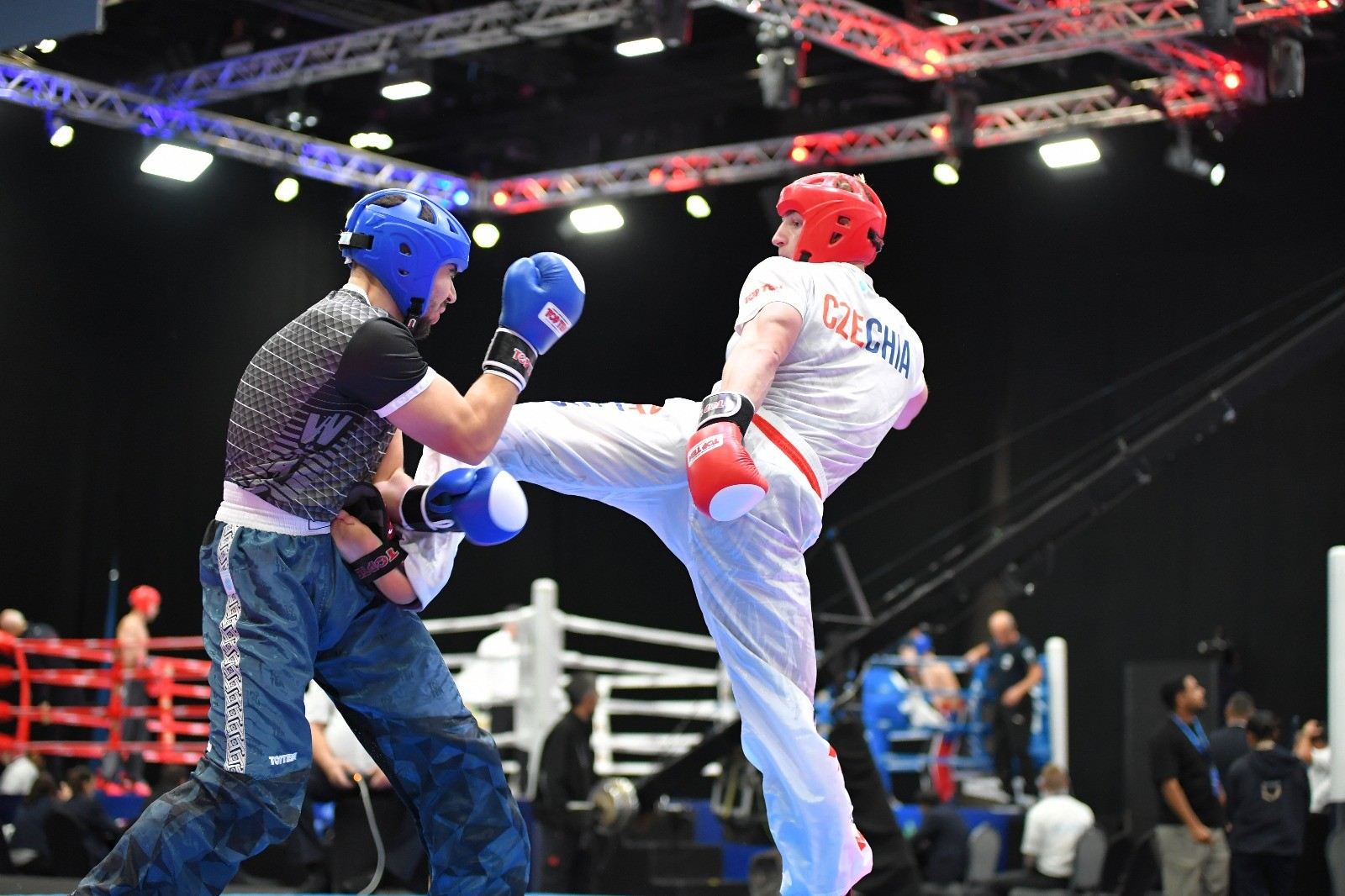 Vojtěch Urban se na své kopy může  v Abú Dhabí spolehnout. 