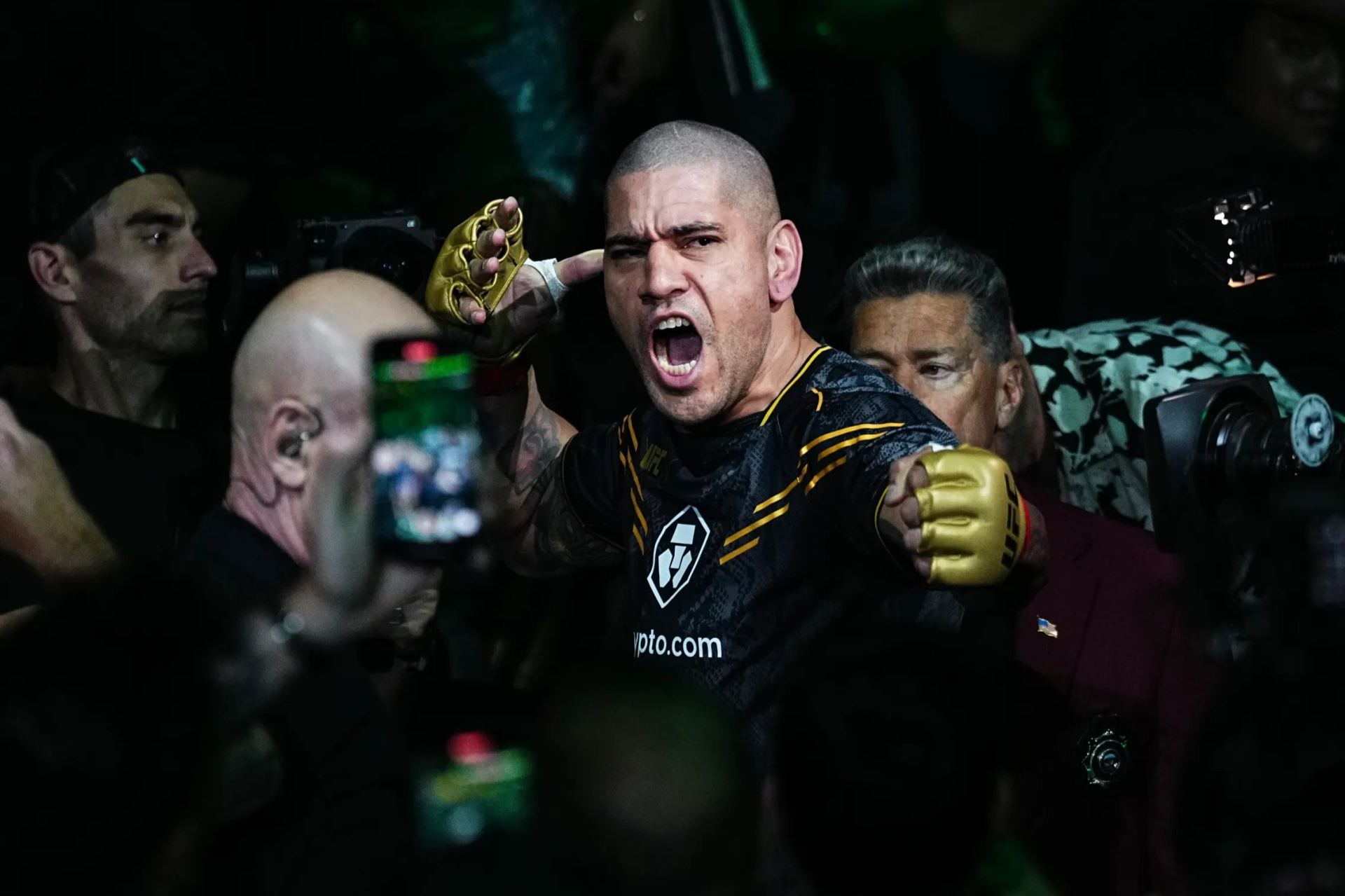 Alex Pereira.