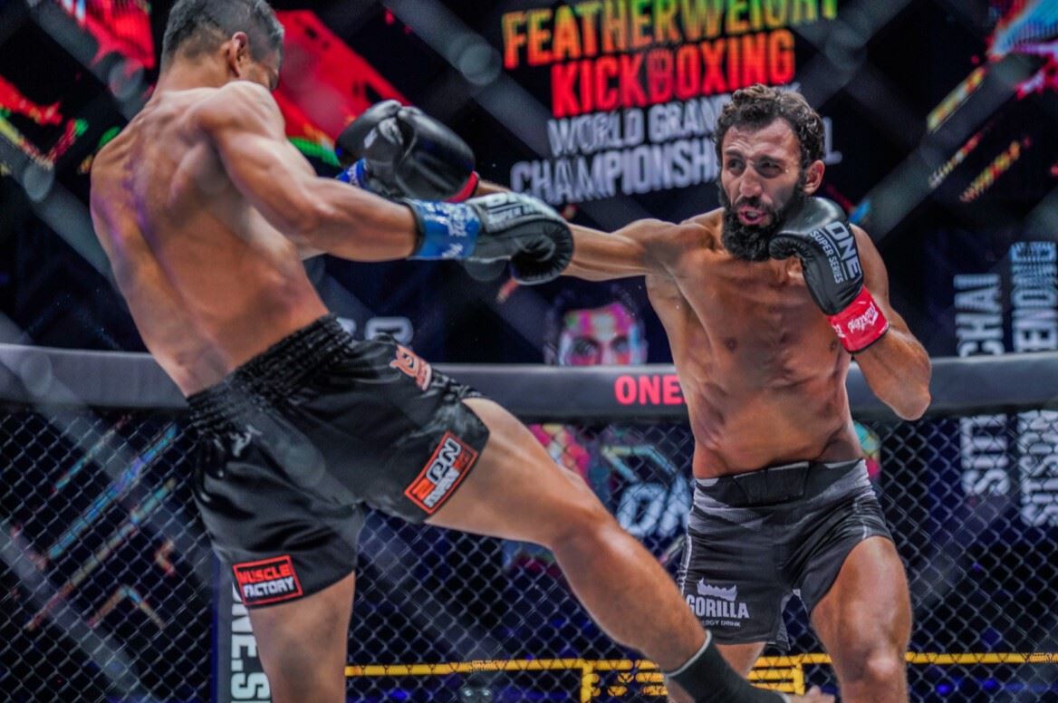 Chingiz Allazov je novým kickboxerským šampionem ONE Championship v pérové váze.
