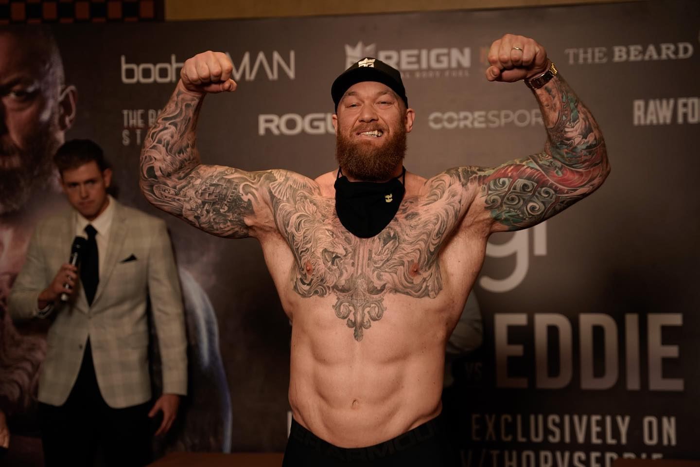 Hafthór Júlíus Björnsson si vyzkoušel i box pod hlavičkou MTK Global.