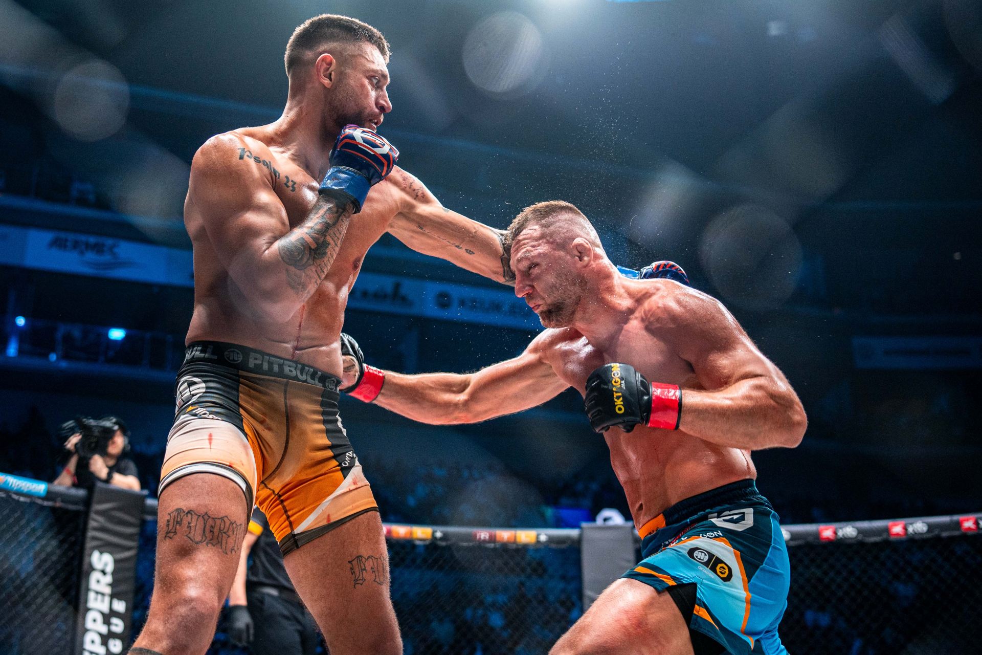 Po tvrdém boji přišlo překvapivé gesto. Vítěz se podělil o bonus. 