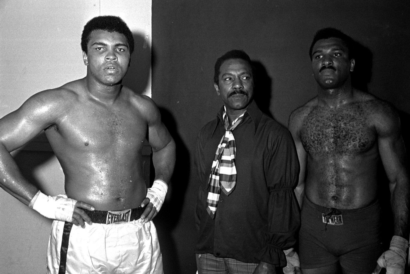 Boxerský šampion Muhammad Ali, jeho otec Cassius Clay a bratr Rahaman Ali.