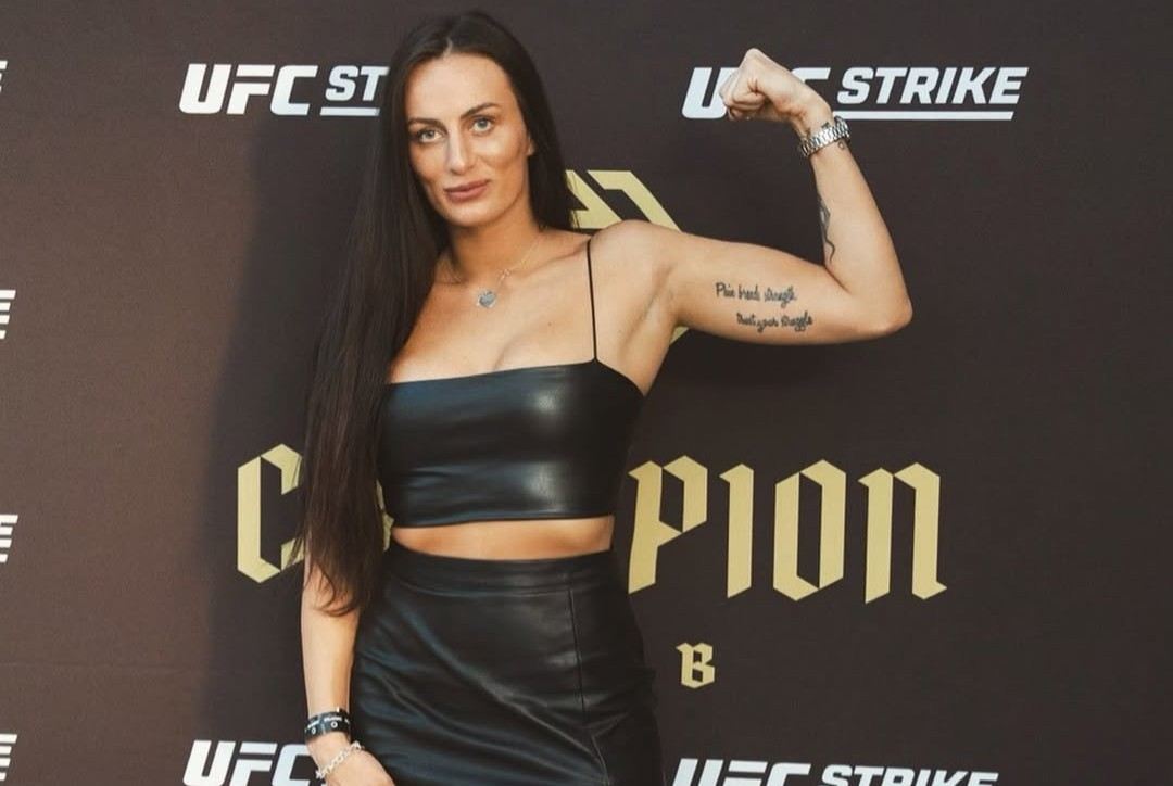 Tato zápasnice umí vzbudit pozornost. 