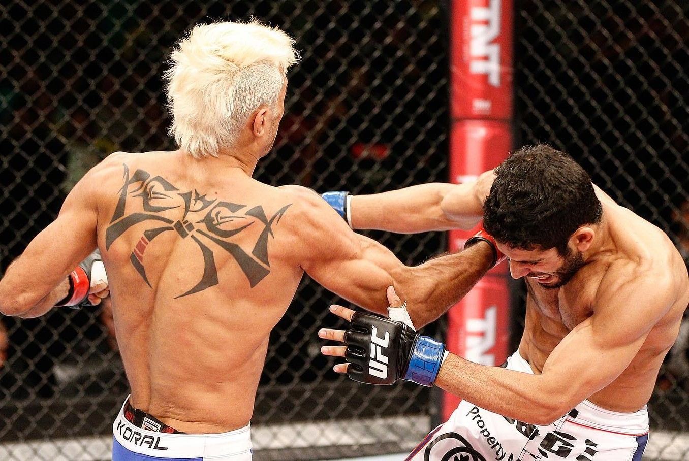 Godofredo Pepey útočí. 