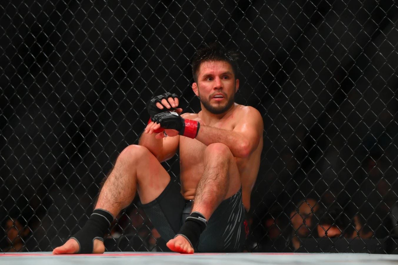 Zklamaný Henry Cejudo.