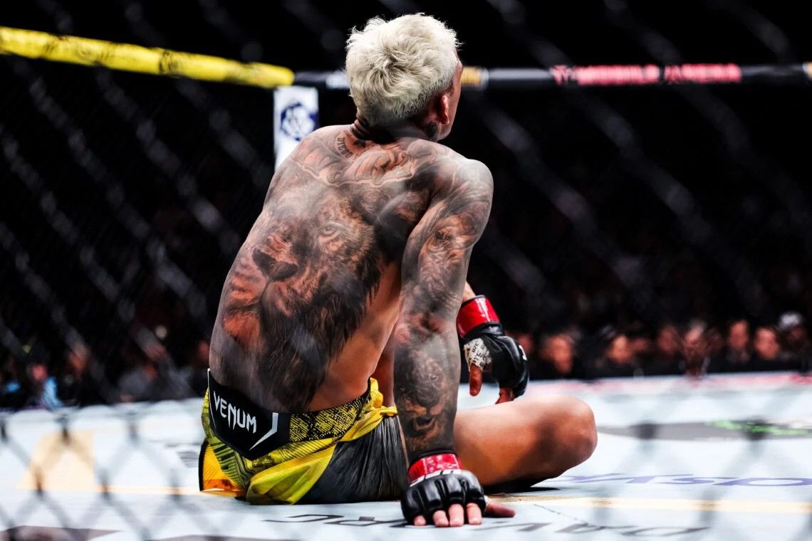 Charles Oliveira. 