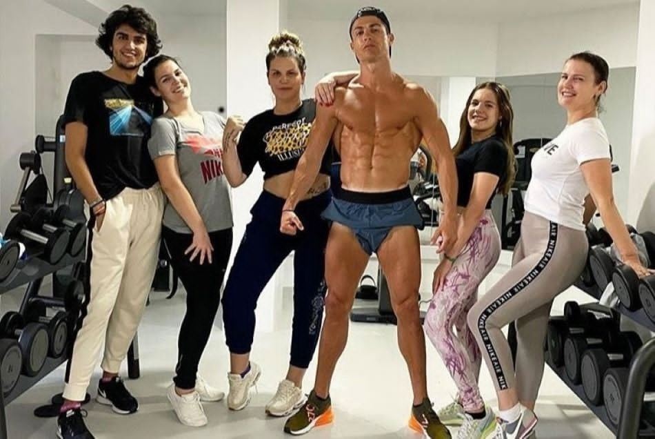 Cristiano Ronaldo (bez trika). 