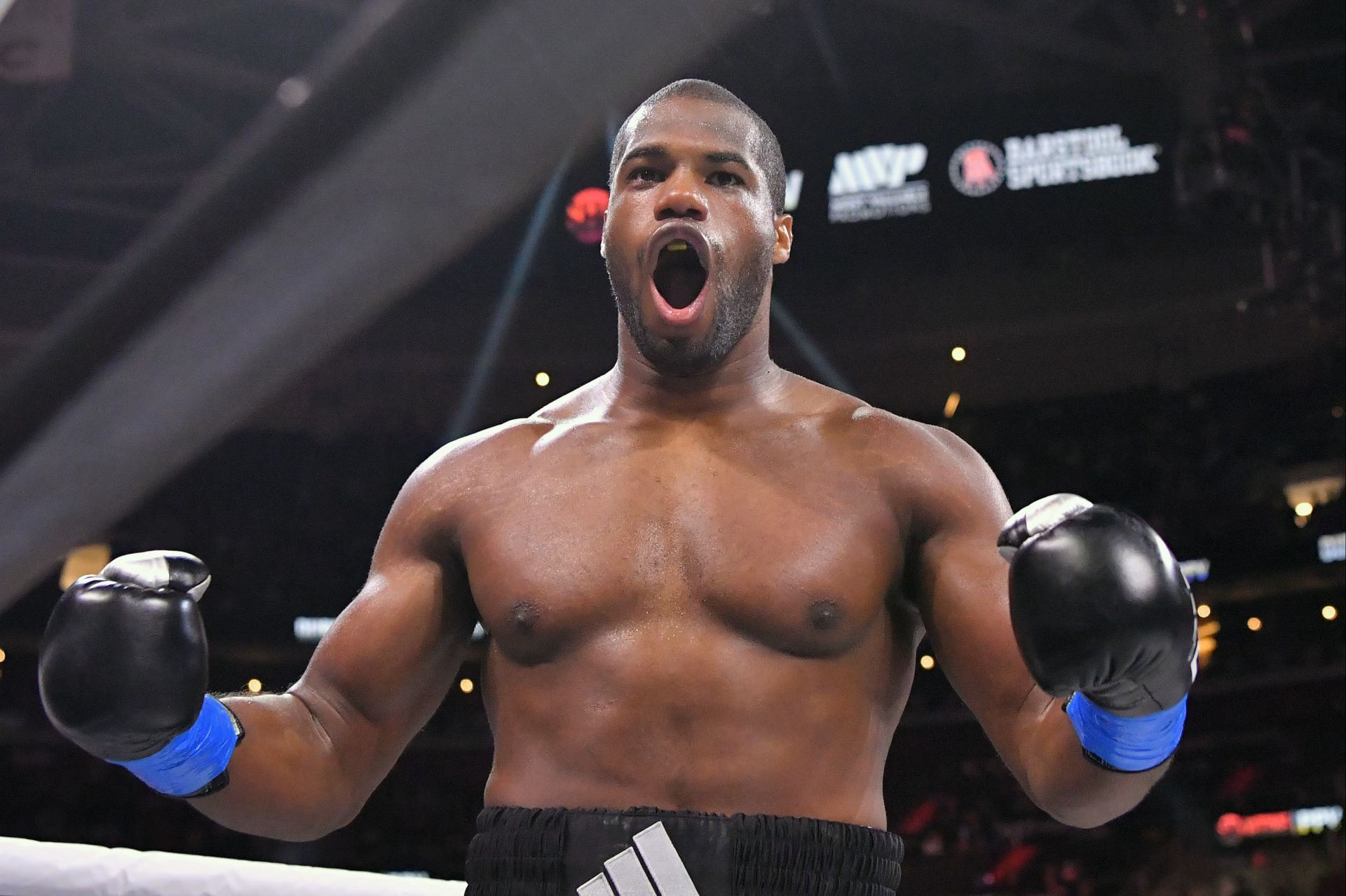 Daniel Dubois se před titulovou bitvou dobře bavil.