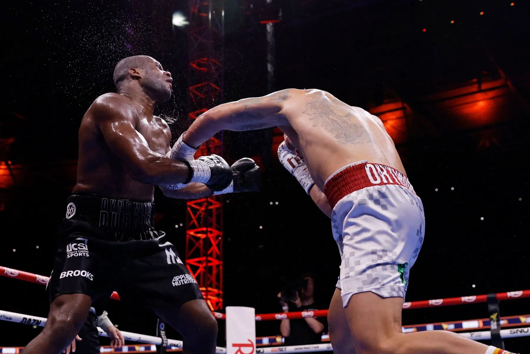 Daniel Dubois inkasuje. 