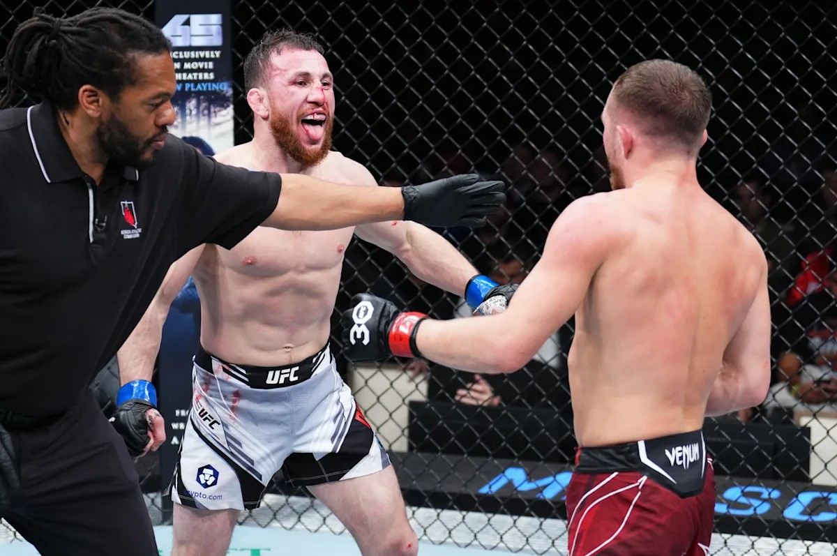 Tady měl Merab Dvalishvili ještě důvod ke smíchu.