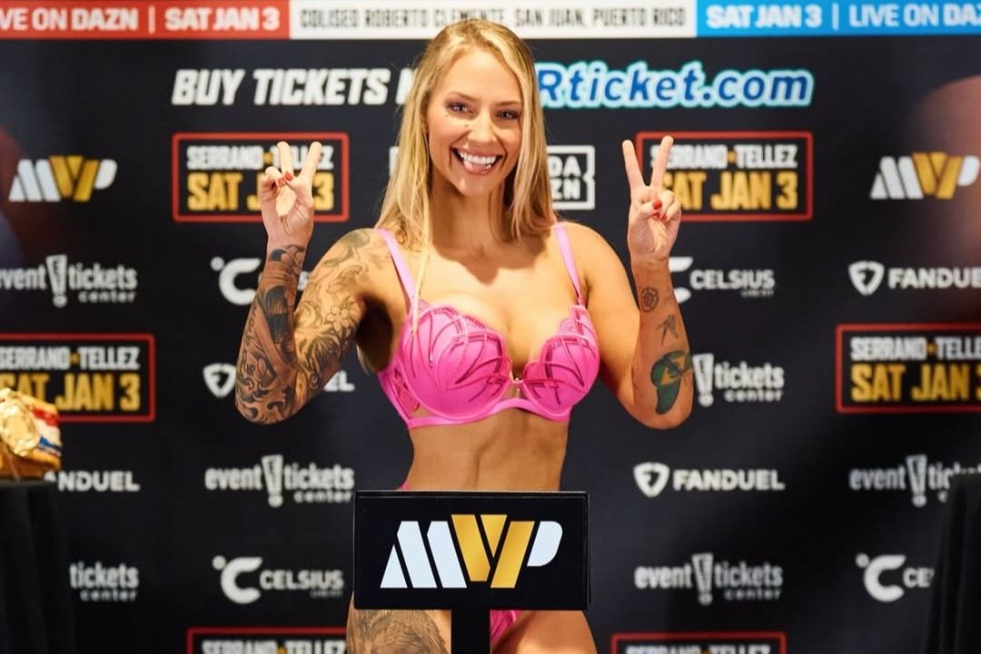 Ebanie Bridges na váze. 