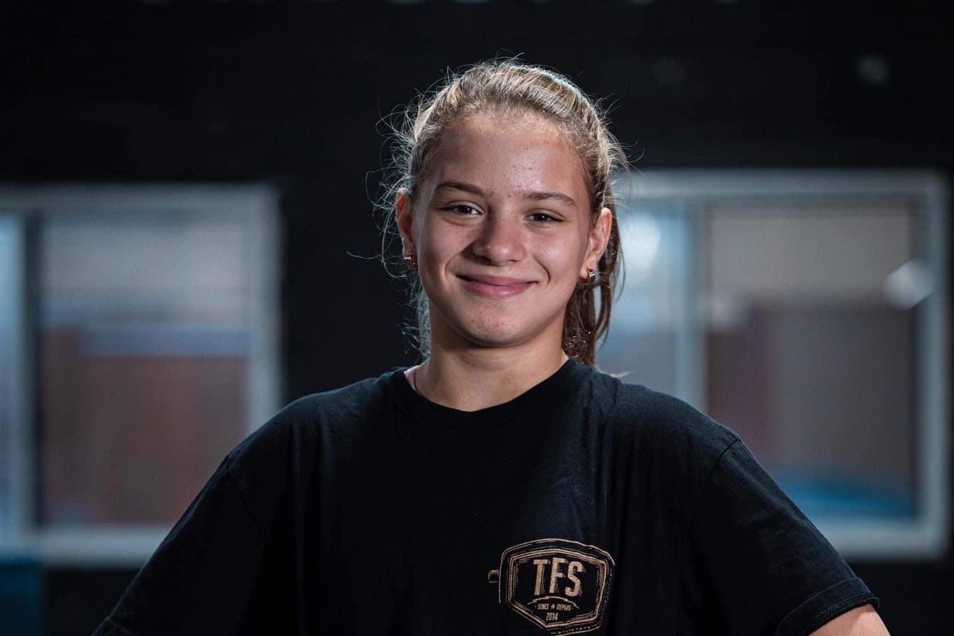 Emily Ibanez před akcí federace IWF.