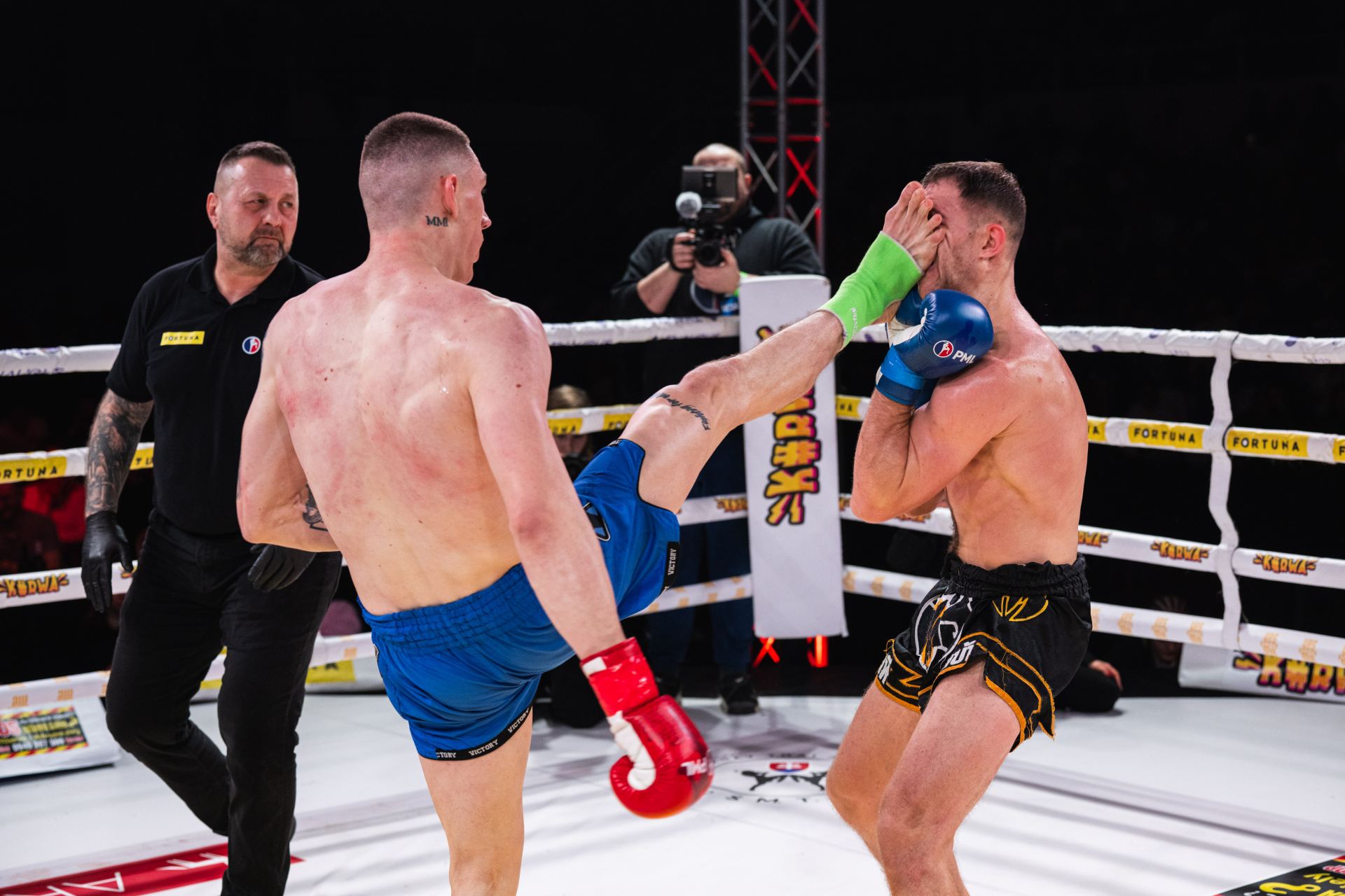 Šampion Ertel trefuje. 