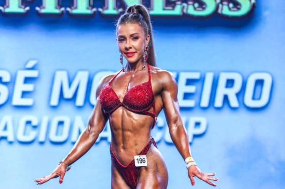 Alina Wilhelm na soutěži IFBB.