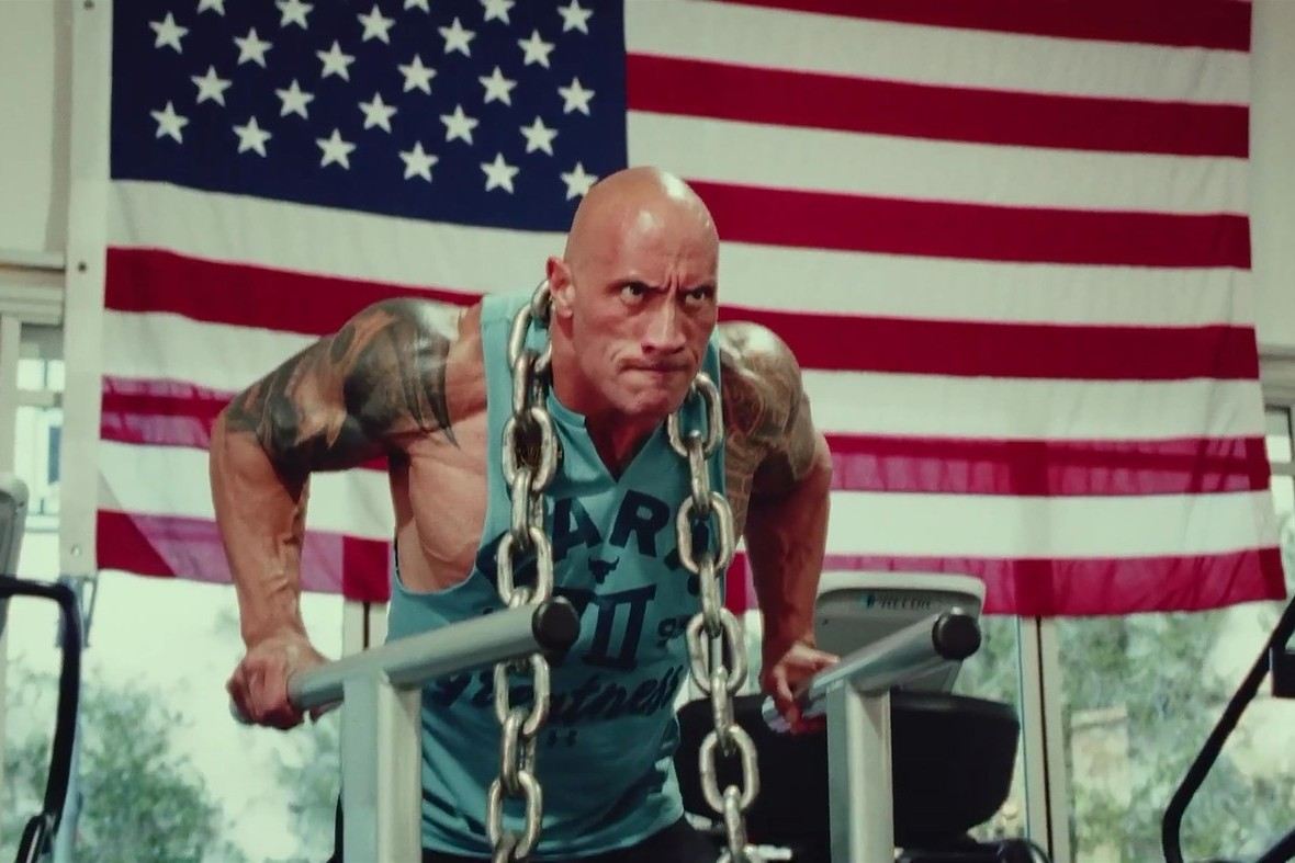 Dwayne Johnson a dřina v gymu.