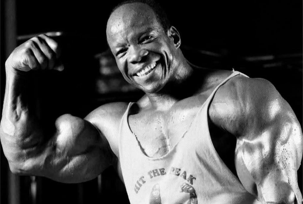 Albert Beckles, velký muž a kulturista, zemřel.