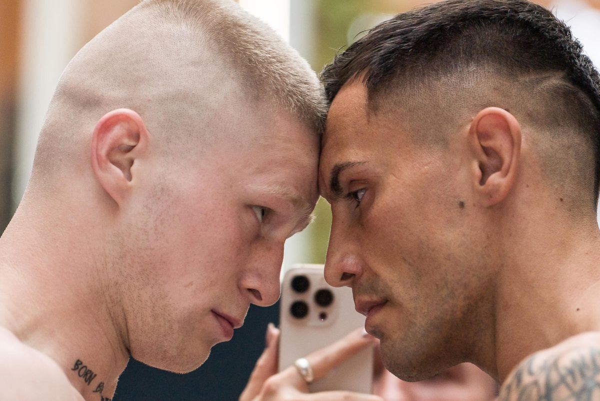 Nečekaně ostrý staredown.