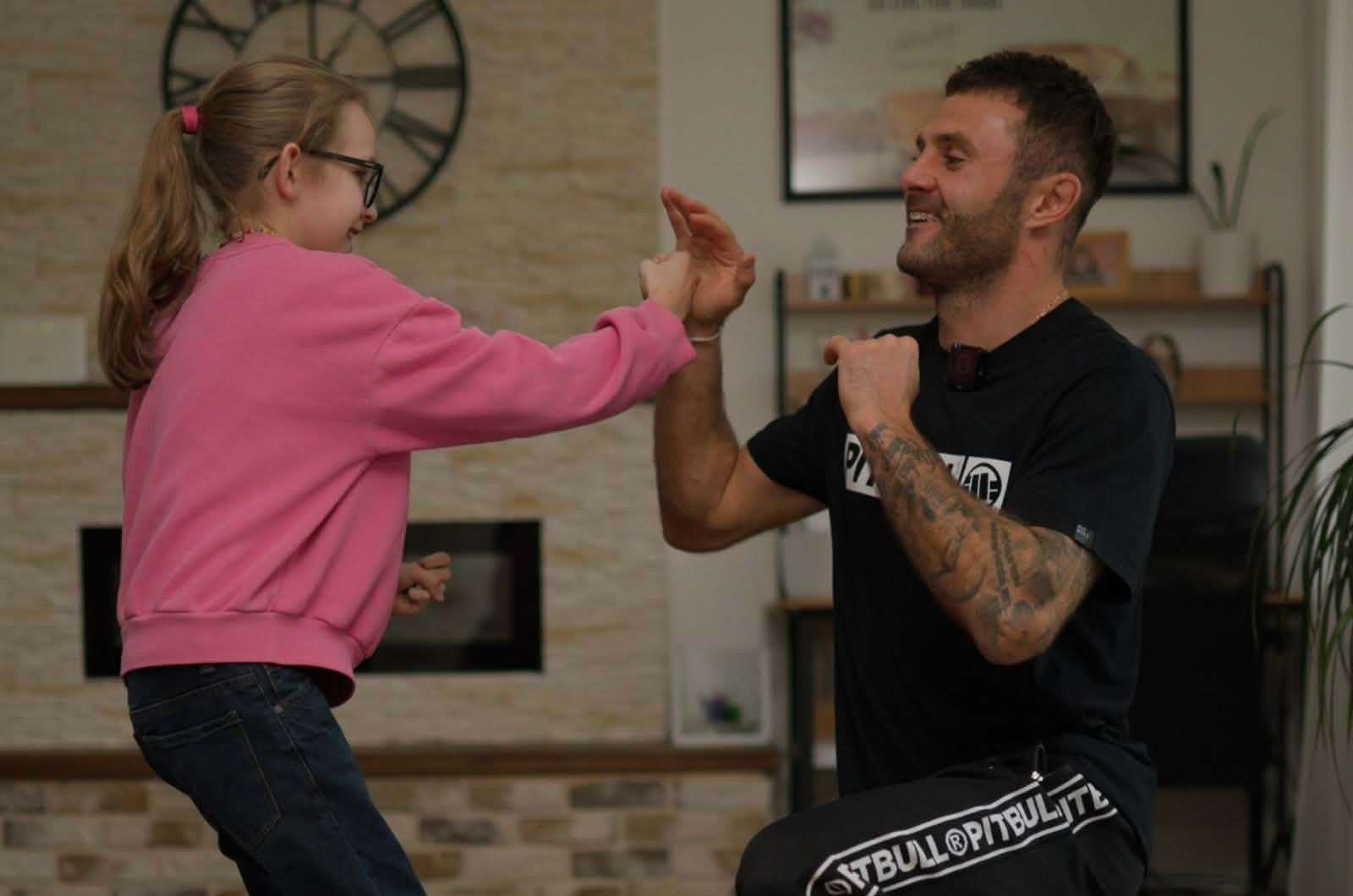 Vlado Lengál a Karolínka. Pomůžete? Díky.