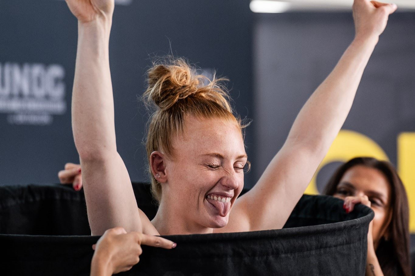 Cecilie Bolander na váze před zápasem v Oktagonu. 