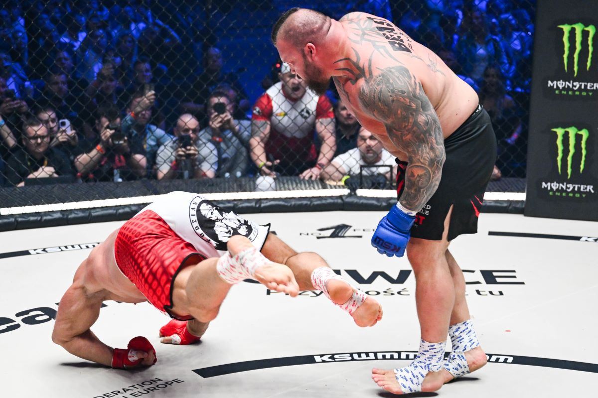 Eddie Hall v zápase vyhrál velice rychle.