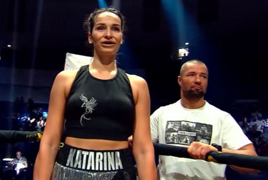 Katsiaryna Kavaleva před zápasem pod REN TV Fight Club.