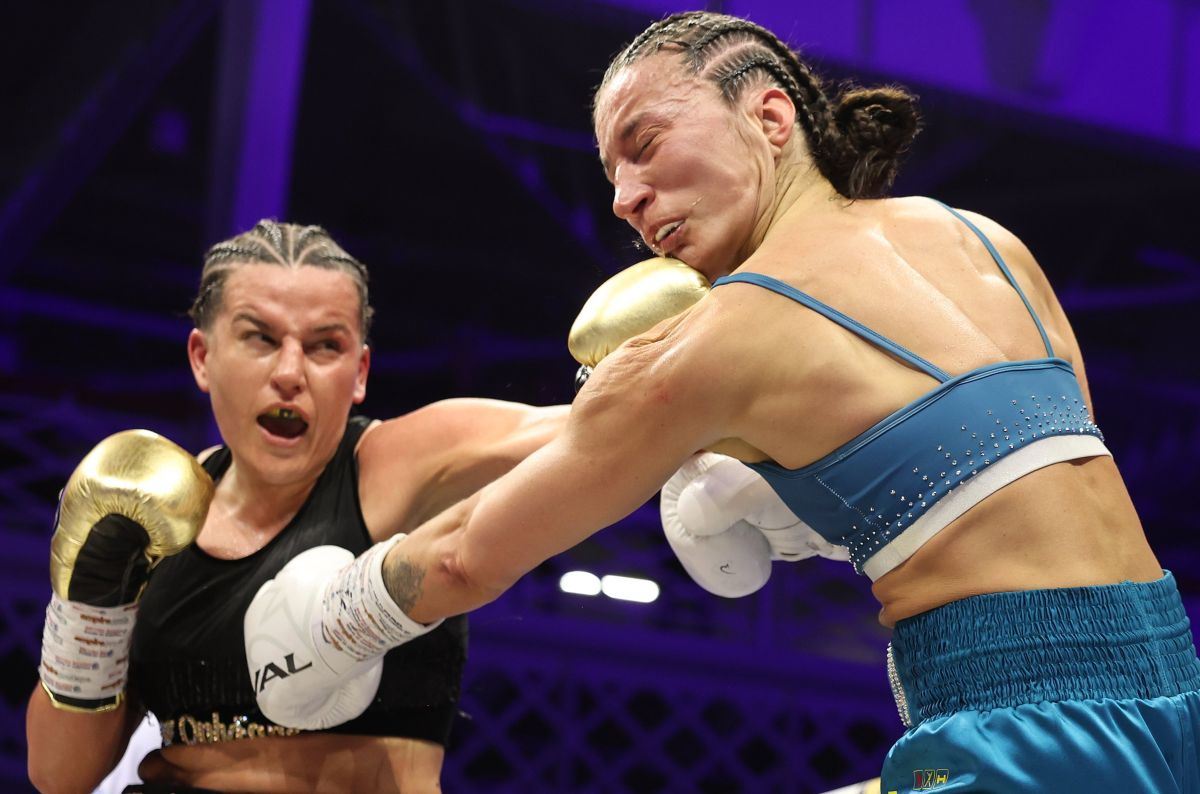 Michaela Kotásková (vpravo) v boji o titul.