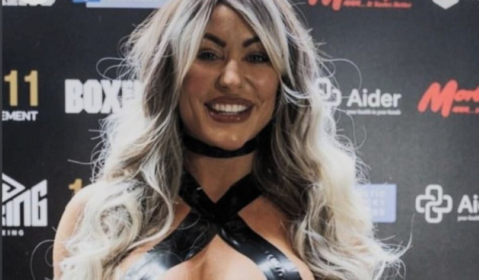 Ebonie Cotton na váze před akcí VIP Boxing.