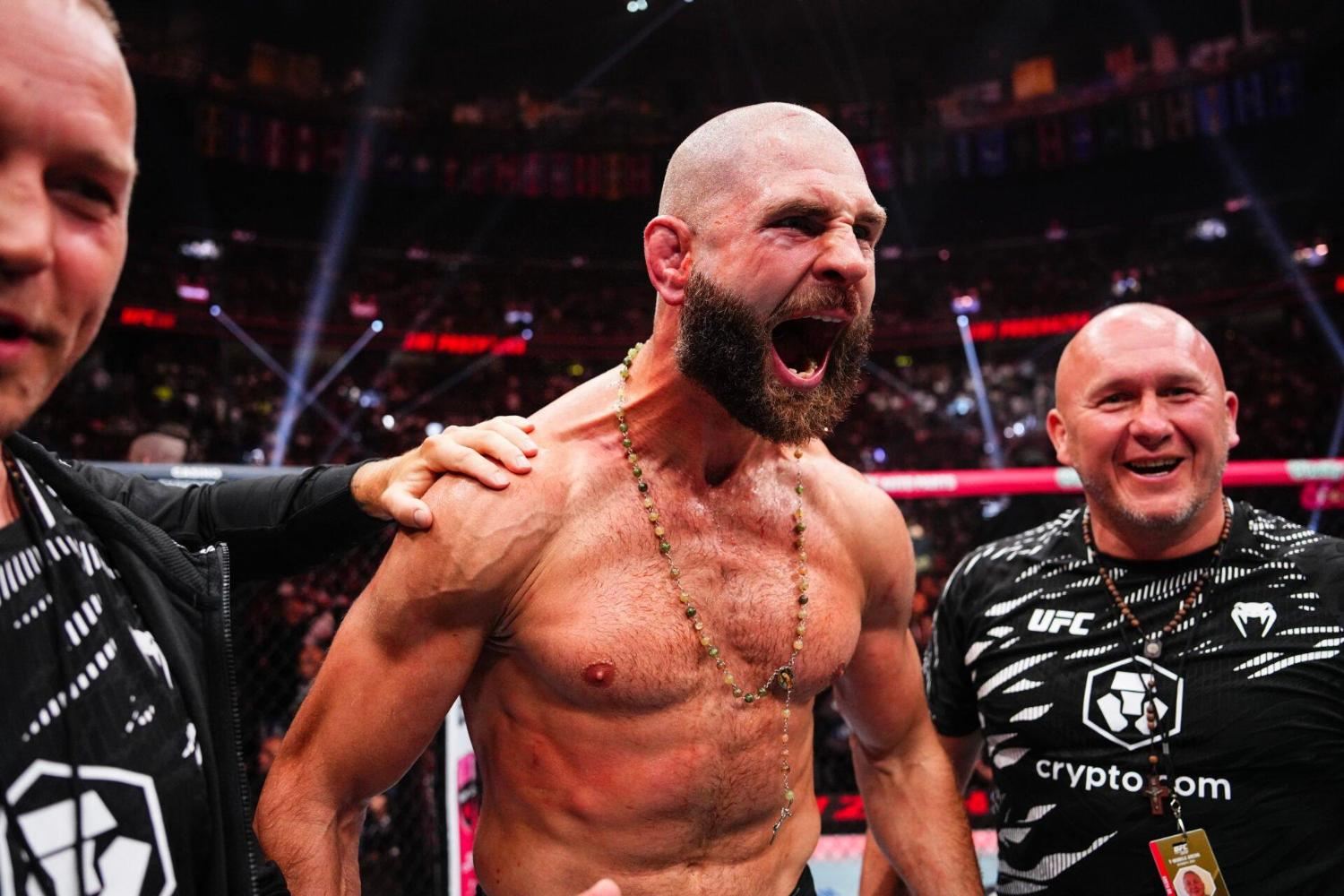 Jiří Procházka slaví výhru v UFC.