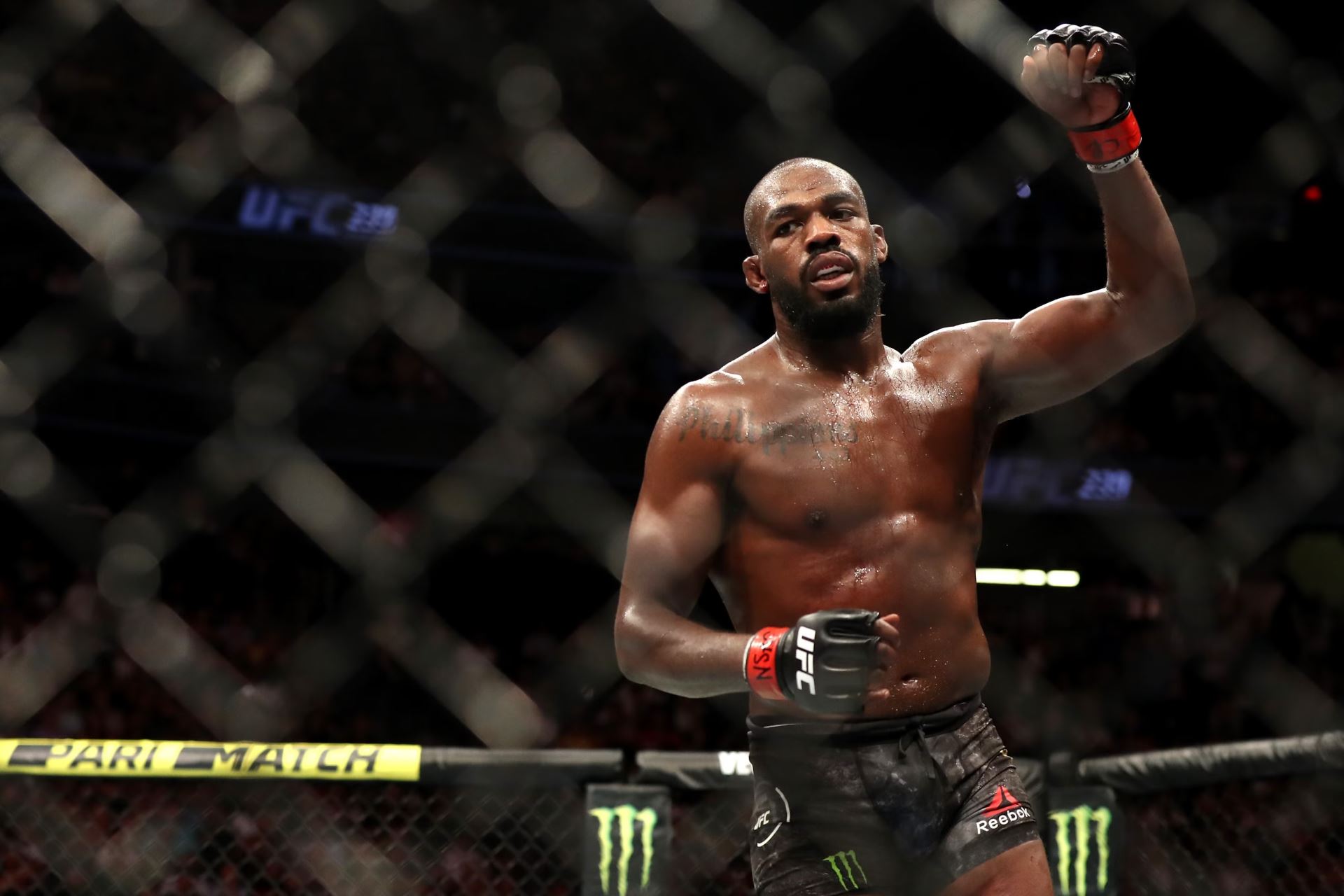 Uvolní Jon Jones titul šampiona?