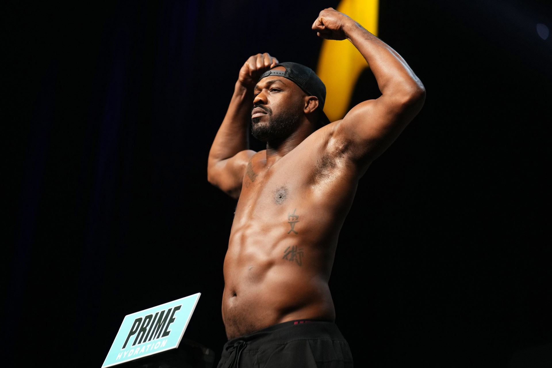 Utká se Jon Jones s Aspinallem?