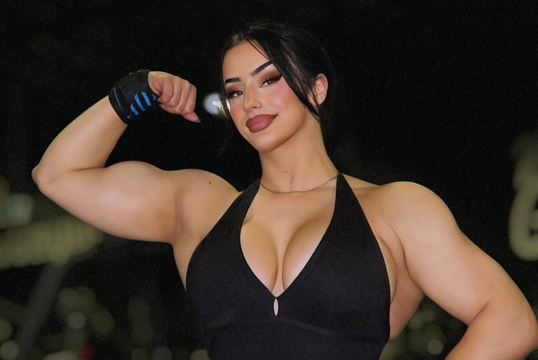 Kiki Vhyce, kráska soutěžící pod federací IFBB Pro League