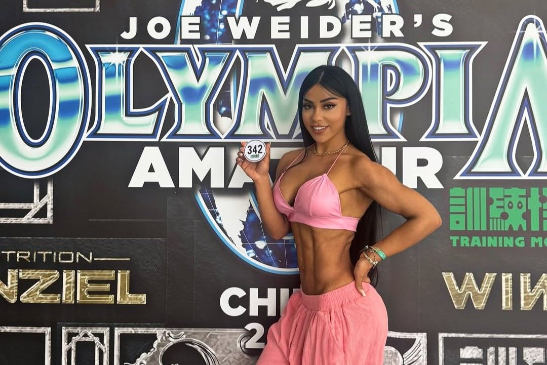 Půvabná kulturistka se umí odvázat.