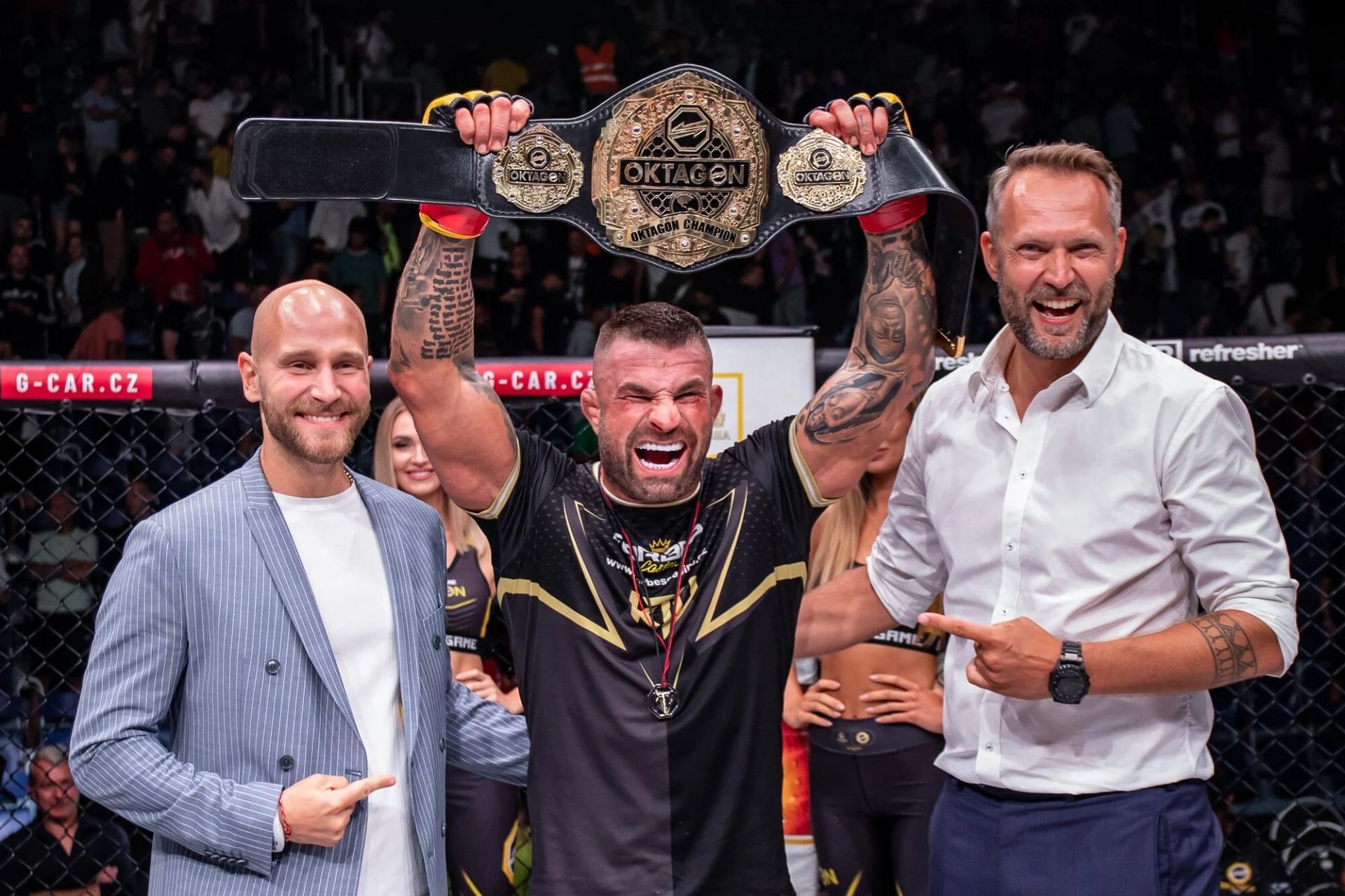 Karlos Vémola slaví.